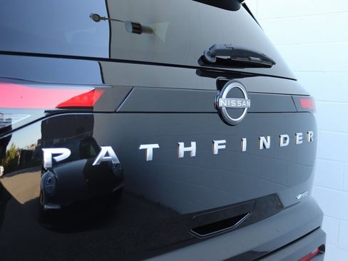 Used 2022 Nissan Pathfinder S image 13