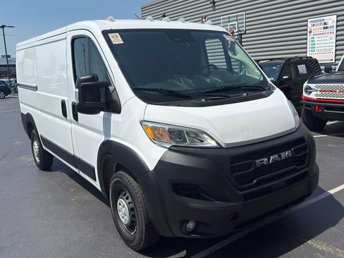 Used 2025 RAM ProMaster 2500 w/ Convenience Group FWD image 4