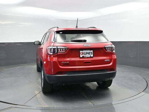 Used 2024 Jeep Compass Latitude AWD/4WD image 6