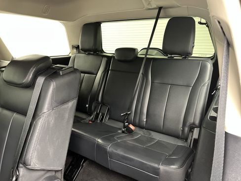 Used 2024 Ford Expedition XLT image 15
