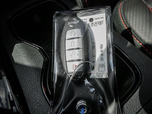 Used 2025 Nissan Frontier PRO-4X w/ Pro Premium Package image 36