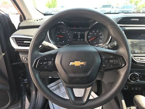 Used 2022 Chevrolet TrailBlazer LT w/ Convenience Package FWD image 18