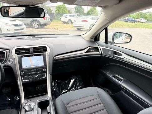 Used 2019 Ford Fusion SE FWD image 21