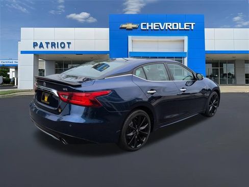 Used 2016 Nissan Maxima SR w/ Midnight Edition FWD image 10