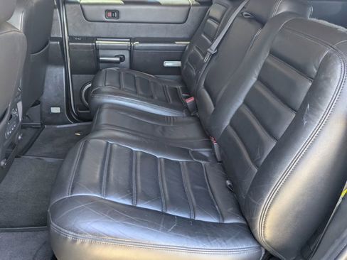 Used 2005 HUMMER H2 SUV w/ Preferred Equipment Group image 14