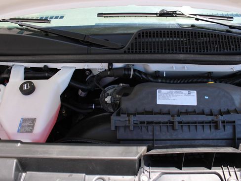 Used 2024 Chevrolet Express 2500 w/ Driver Convenience Package RWD image 4