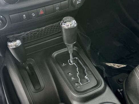 Used 2016 Jeep Wrangler Unlimited Sahara AWD/4WD image 20