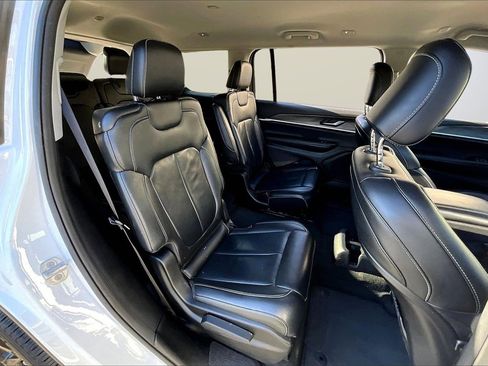 Used 2023 Jeep Grand Cherokee L Limited w/ Black Appearance Package image 23