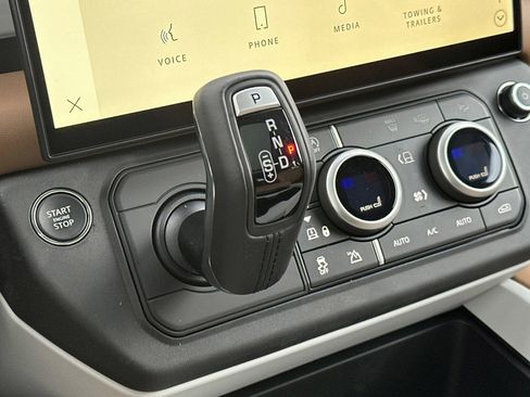 New 2026 Land Rover Defender 110 X-Dynamic SE image 22