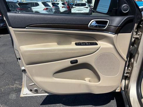 Used 2015 Jeep Grand Cherokee Limited w/ Luxury Group II image 10