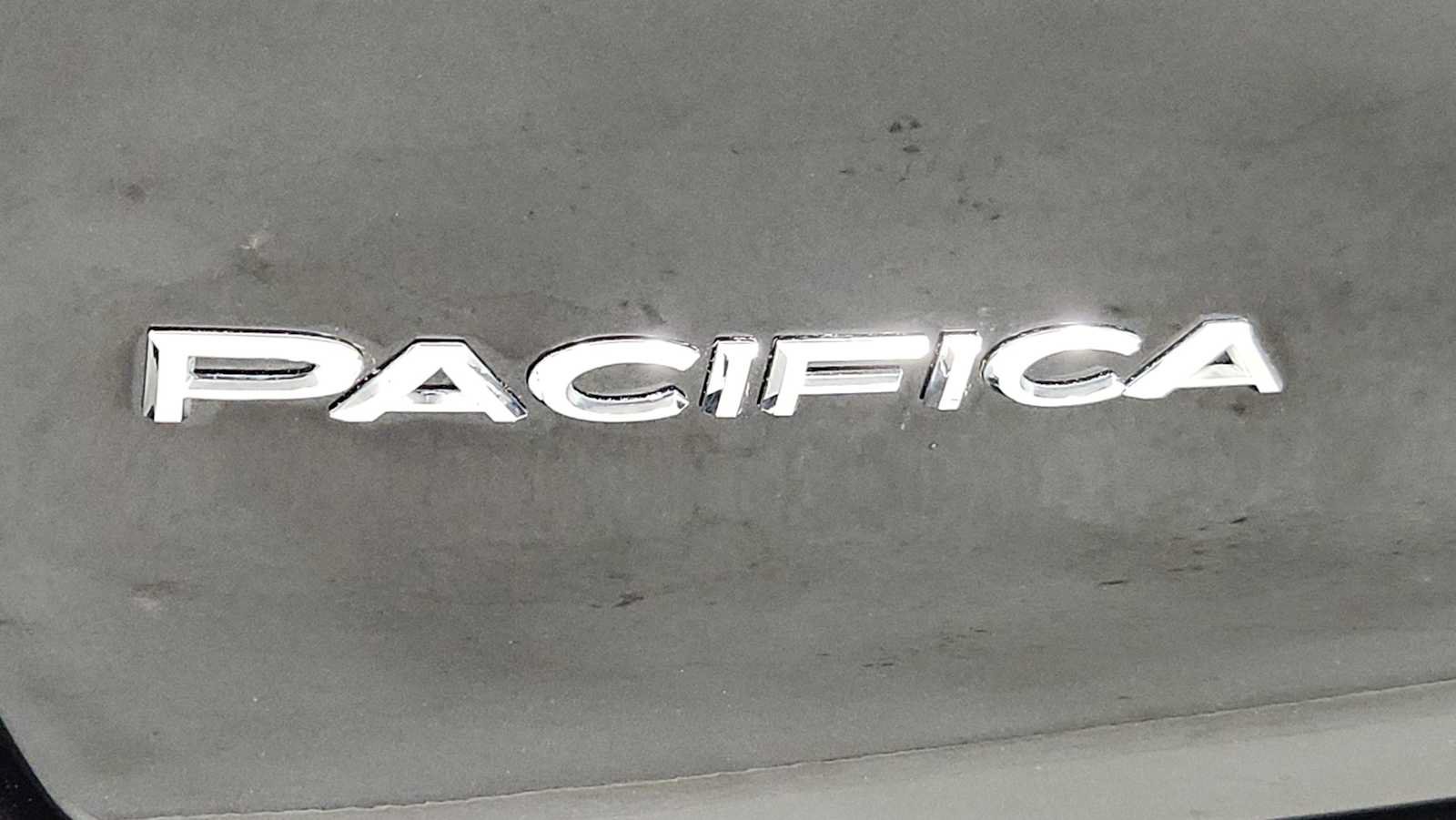 Used 2023 Chrysler Pacifica Touring-L FWD image 28