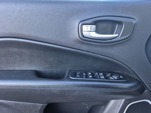 Used 2019 Jeep Compass Latitude AWD/4WD image 7