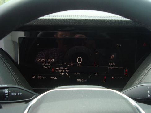 Certified 2025 GMC Yukon XL Denali AWD/4WD image 17