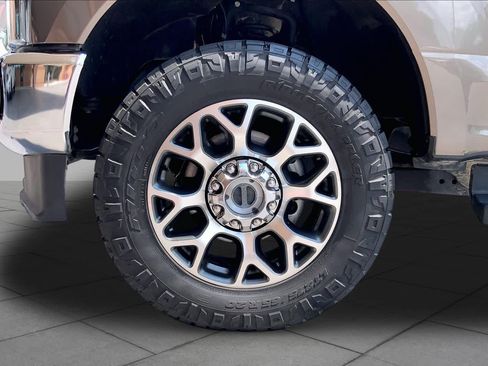 Used 2021 Ford F250 Lariat w/ Lariat Value Package AWD/4WD image 11