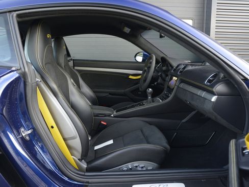Certified 2022 Porsche 718 Cayman GT4 RWD image 27
