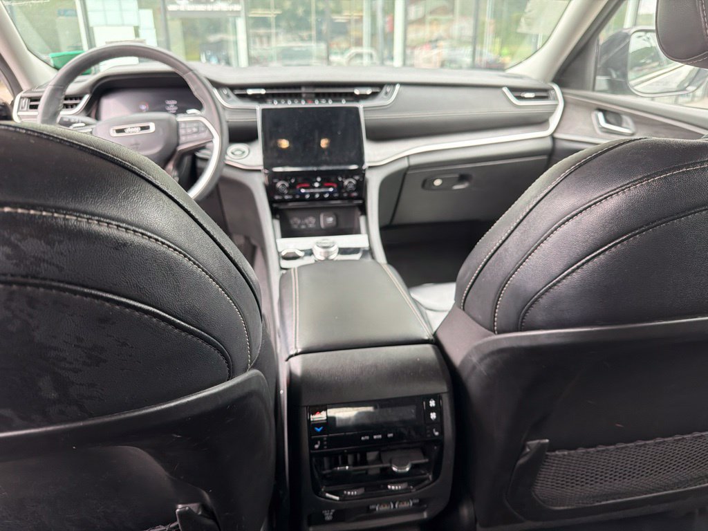 Used 2023 Jeep Grand Cherokee L Limited AWD/4WD image 7
