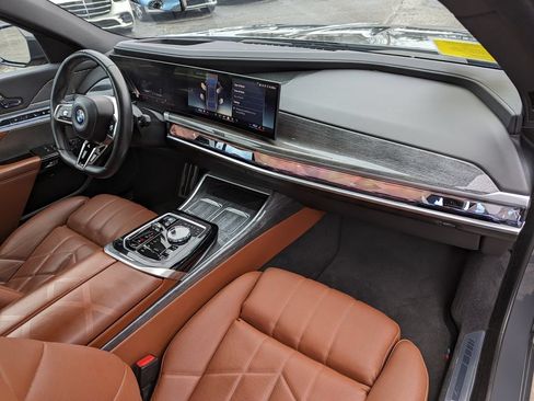 Used 2023 BMW 760i xDrive AWD/4WD image 32