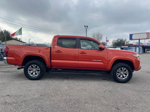Used 2018 Toyota Tacoma 2WD Double Cab image 10