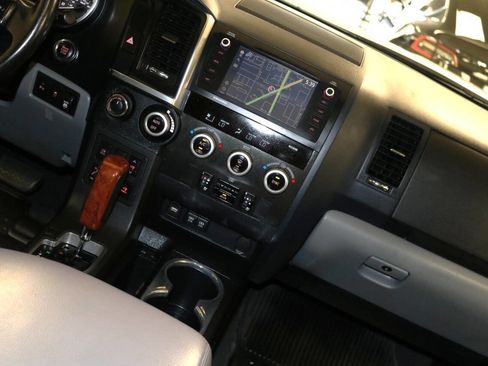 Used 2020 Toyota Sequoia Platinum image 25