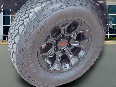Used 2020 Toyota Tacoma SR5 AWD/4WD image 35