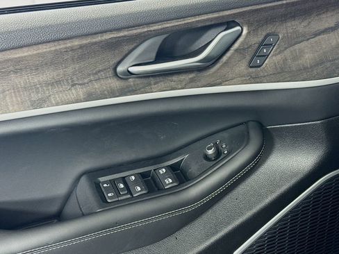 New 2026 Jeep Grand Cherokee L Limited w/ Luxury Tech Group II AWD/4WD image 18