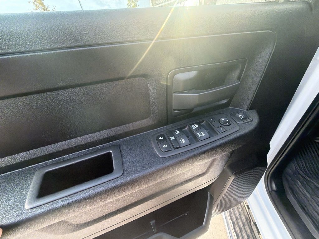 Used 2024 RAM 2500 Tradesman w/ Chrome Appearance Group AWD/4WD image 10