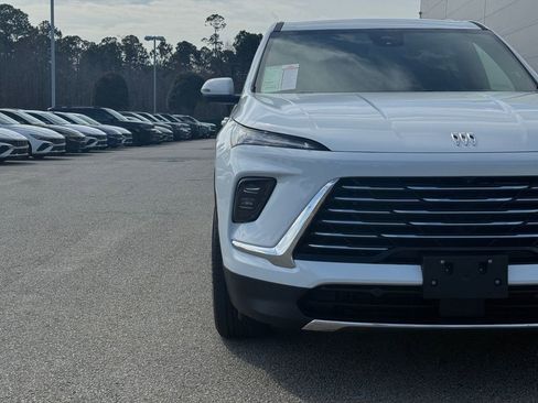 Used 2025 Buick Enclave Preferred image 29