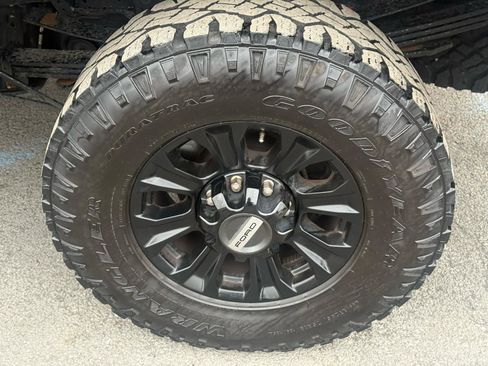 Used 2022 Ford F250 Lariat w/ Tremor Off-Road Package image 21