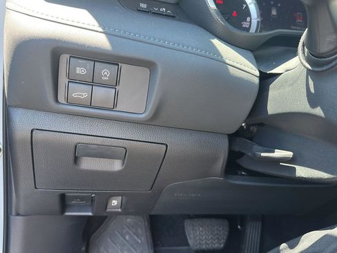 Used 2023 Toyota Highlander XLE AWD/4WD image 18