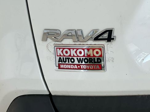 Used 2020 Toyota RAV4 LE w/ All Weather Liner Package AWD/4WD image 6
