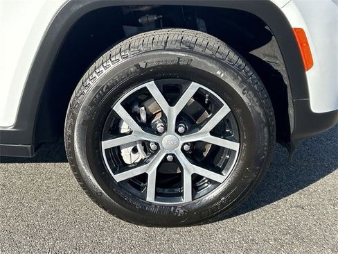 Certified 2024 Jeep Grand Cherokee Limited image 13