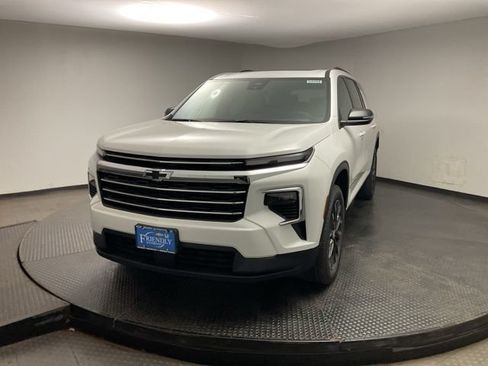 New 2026 Chevrolet Traverse LT w/ Sun and Wheel Package AWD/4WD image 3