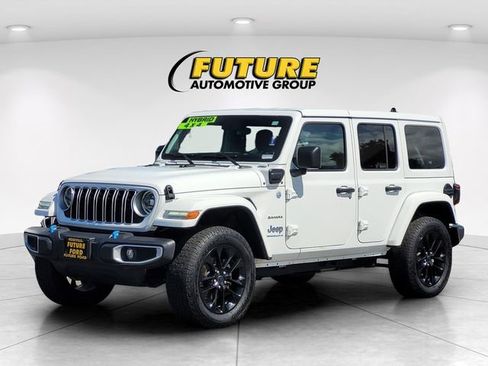 Used 2024 Jeep Wrangler Unlimited Sahara AWD/4WD image 5