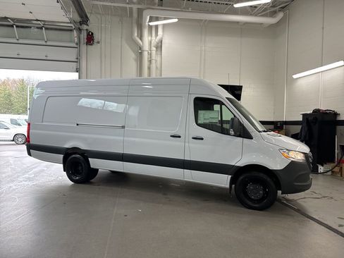 New 2025 Mercedes-Benz Sprinter 3500 image 8