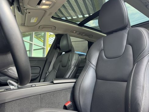 Used 2022 Volvo XC60 B5 Inscription w/ Advanced Package image 26