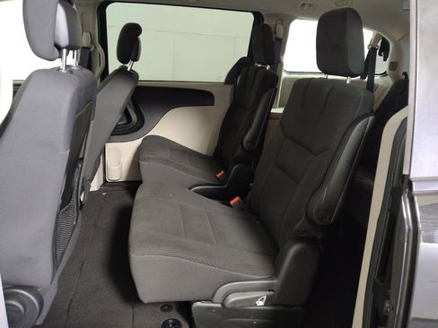 Used 2017 Dodge Grand Caravan SE FWD image 18
