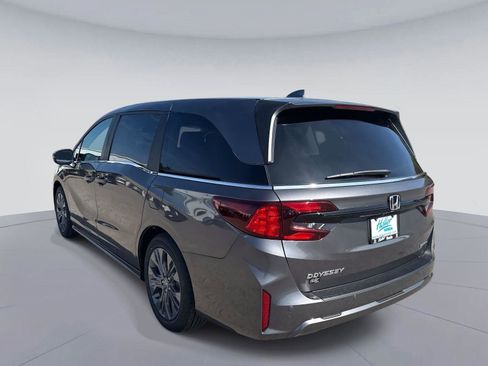 New 2026 Honda Odyssey Touring image 6