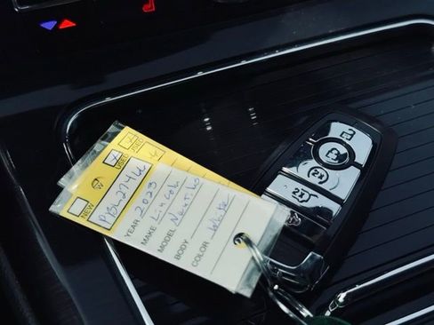 Used 2023 Lincoln Nautilus Standard image 37