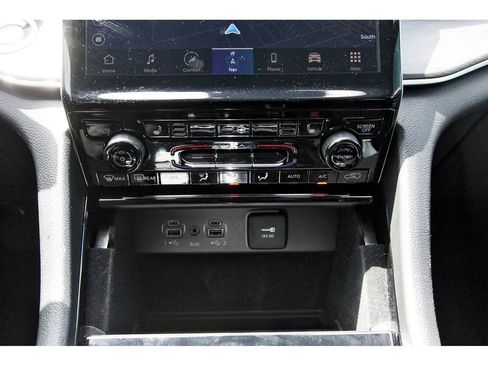 Used 2023 Jeep Grand Cherokee L Limited w/ Black Appearance Package AWD/4WD image 29