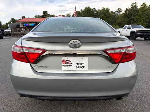 Used 2017 Toyota Camry SE FWD image 5