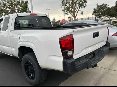 Used 2022 Toyota Tacoma SR RWD image 3