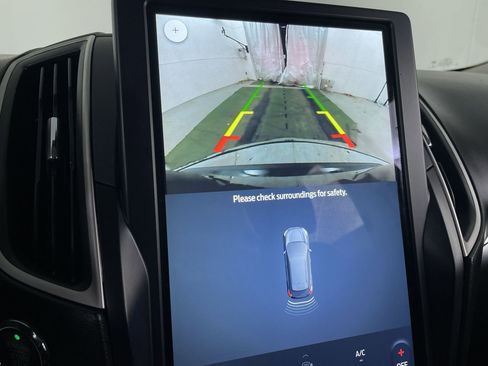 Used 2022 Ford Edge SEL image 15