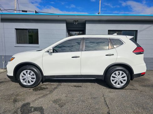 Used 2017 Nissan Rogue S image 2
