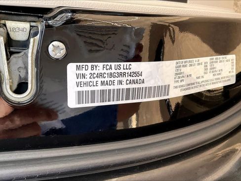 Used 2024 Chrysler Pacifica Touring-L FWD image 34