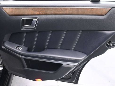 Used 2014 Mercedes-Benz E 550 4MATIC Sedan image 15