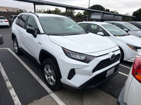 Used 2021 Toyota RAV4 LE AWD/4WD image 1