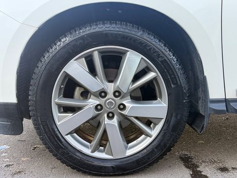 Used 2016 Nissan Pathfinder Platinum image 11