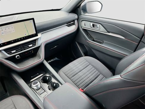 Used 2025 Ford Explorer ST-Line w/ ST-Line Street Pack image 22