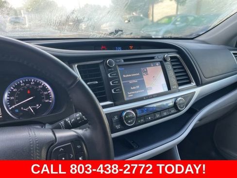 Used 2019 Toyota Highlander XLE FWD image 23