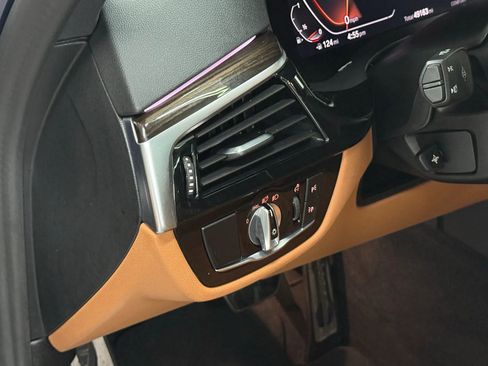 Used 2022 BMW 530i w/ M Sport Package image 30